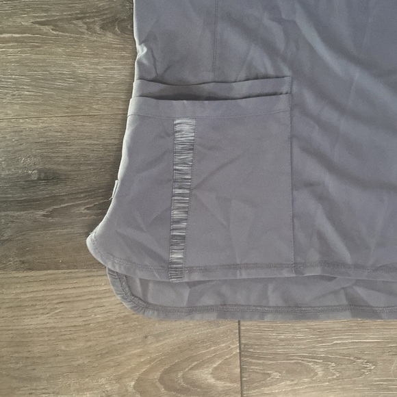 Urbane Performance Women’s Grey Scrub Top EUC 3XL - Picture 3 of 5